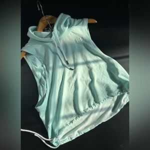 Under Armour Women’s Soft Sleeveless Hoodie in Mint Green  Size Small EUC